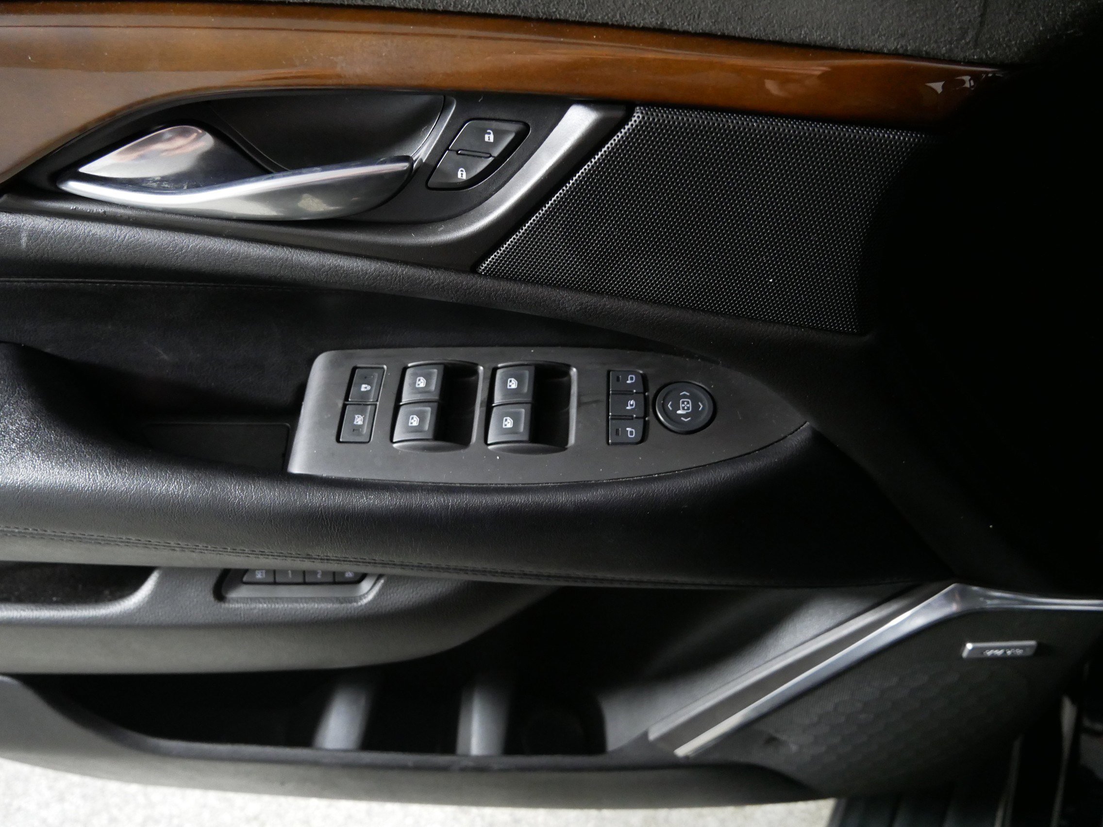 Used 2016 Cadillac Escalade Premium image 19