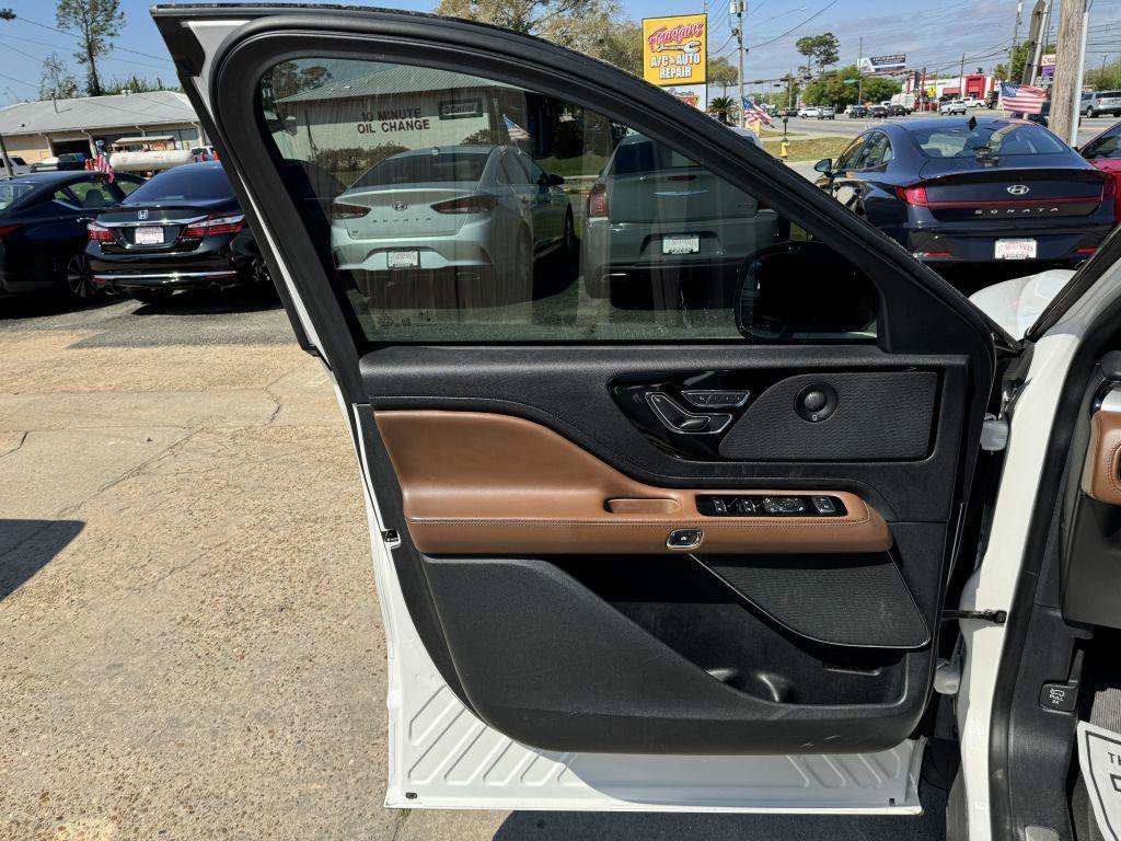 Used 2020 Lincoln Aviator Reserve w/ Elements Package Plus RWD image 14