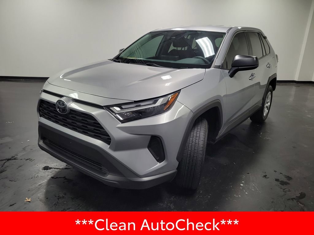 Used 2024 Toyota RAV4 LE AWD/4WD image 4