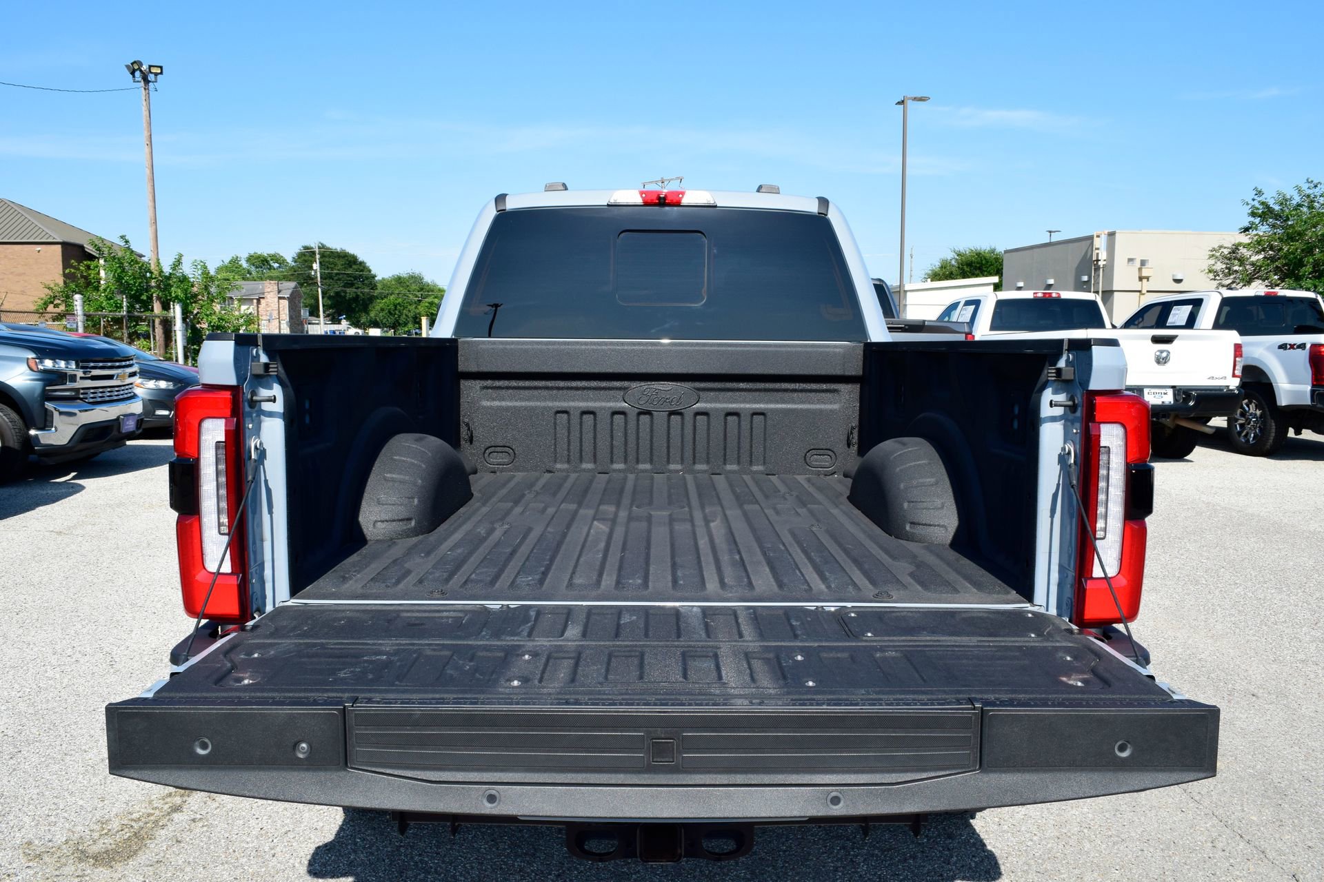 Used 2024 Ford F250 Platinum w/ FX4 Off-Road Package AWD/4WD image 5