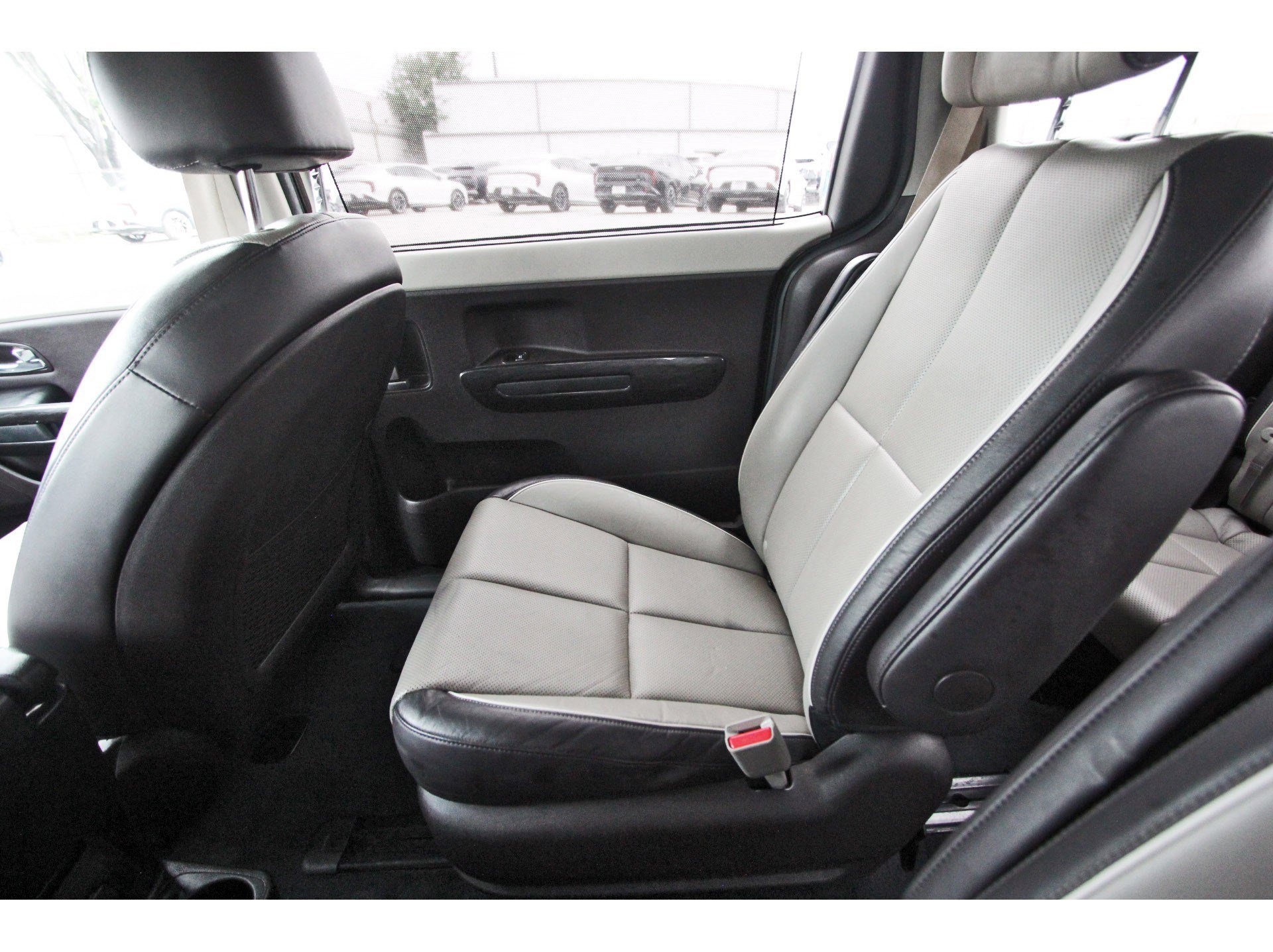 Used 2016 Kia Sedona SX Limited FWD image 13