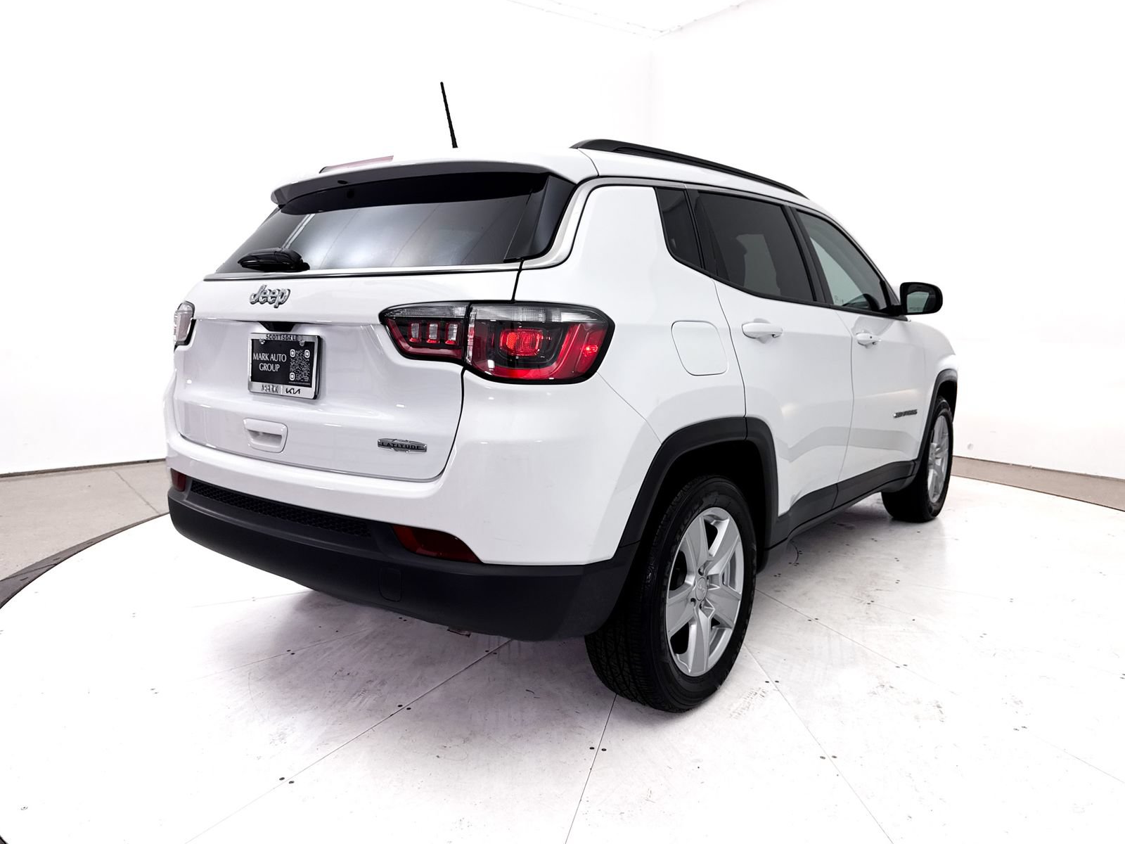 Used 2022 Jeep Compass Latitude w/ Sun and Sound Group FWD image 17