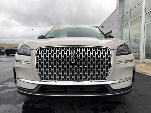 Used 2023 Lincoln Corsair AWD image 2