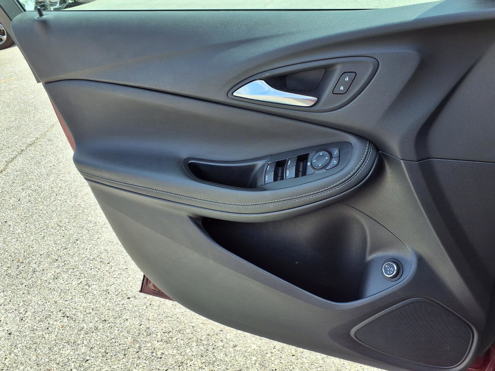 Used 2023 Buick Encore GX Select w/ Sport Touring Package image 25