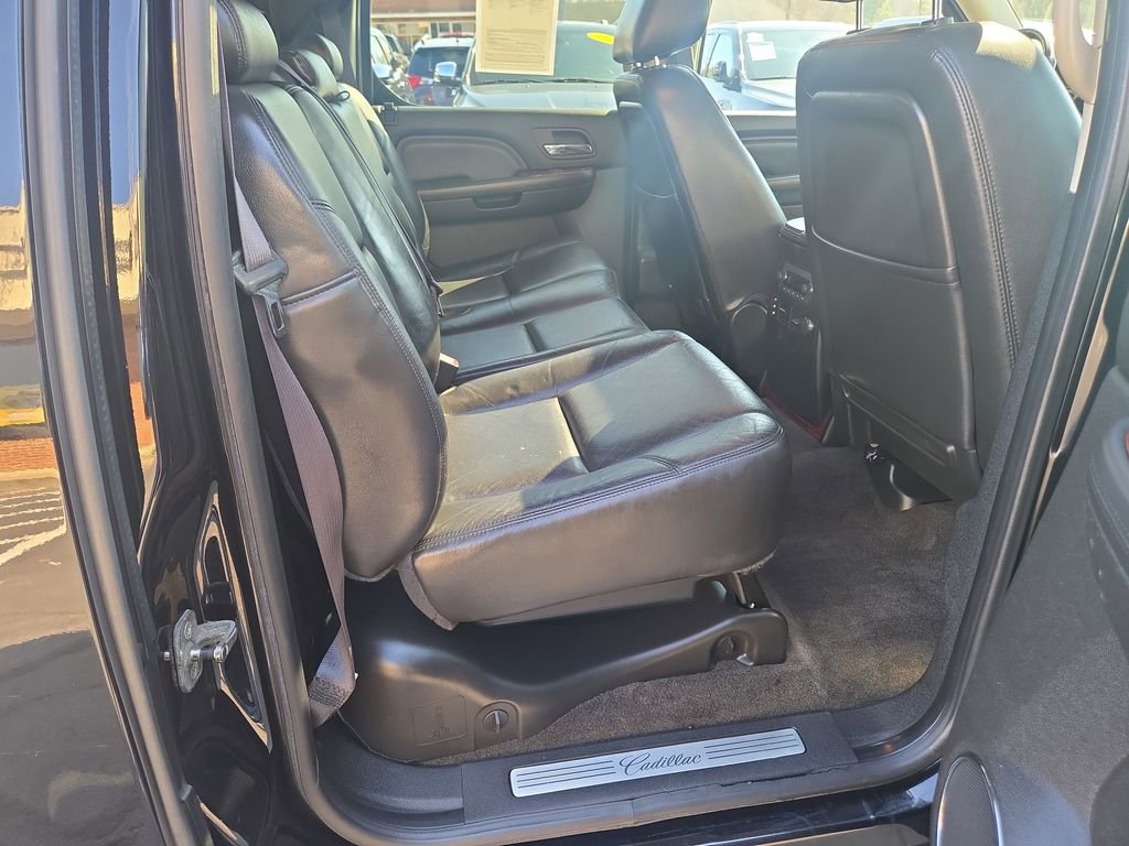 Used 2011 Cadillac Escalade EXT Luxury image 32