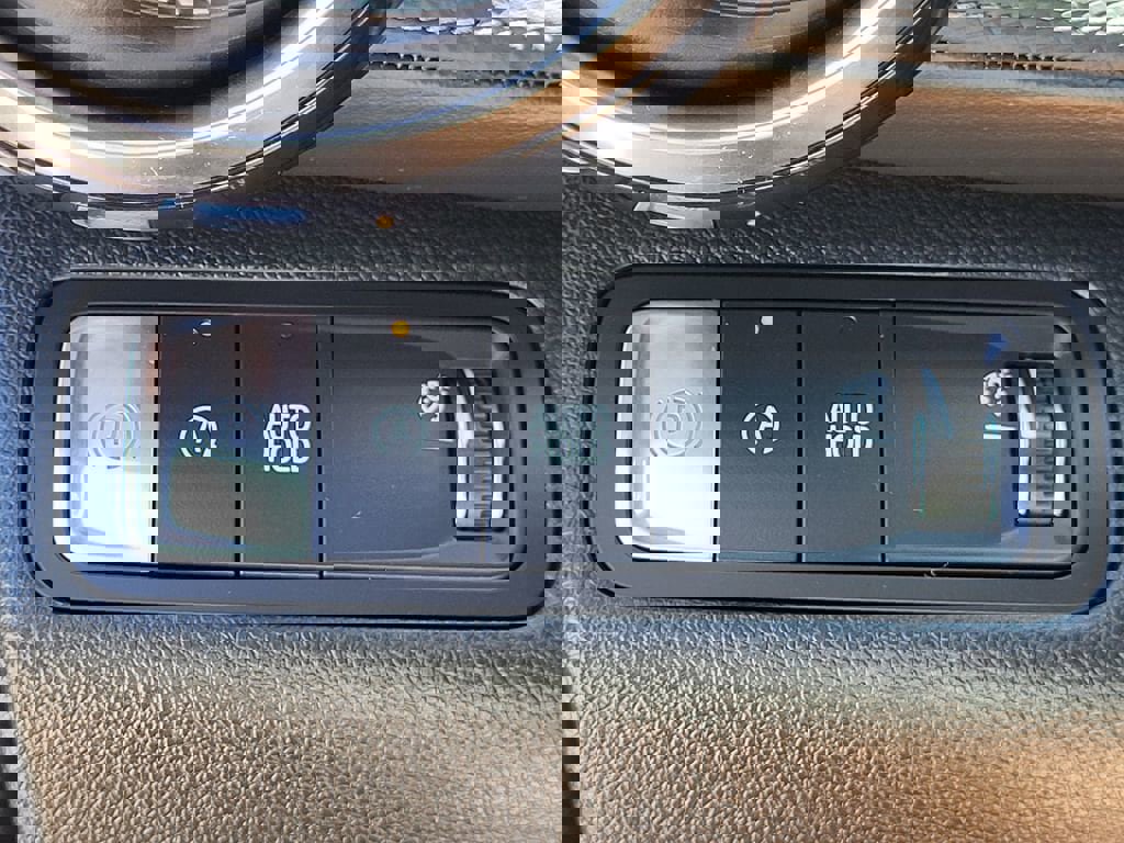 Certified 2025 Chevrolet Equinox LT w/ Convenience Package II FWD image 9