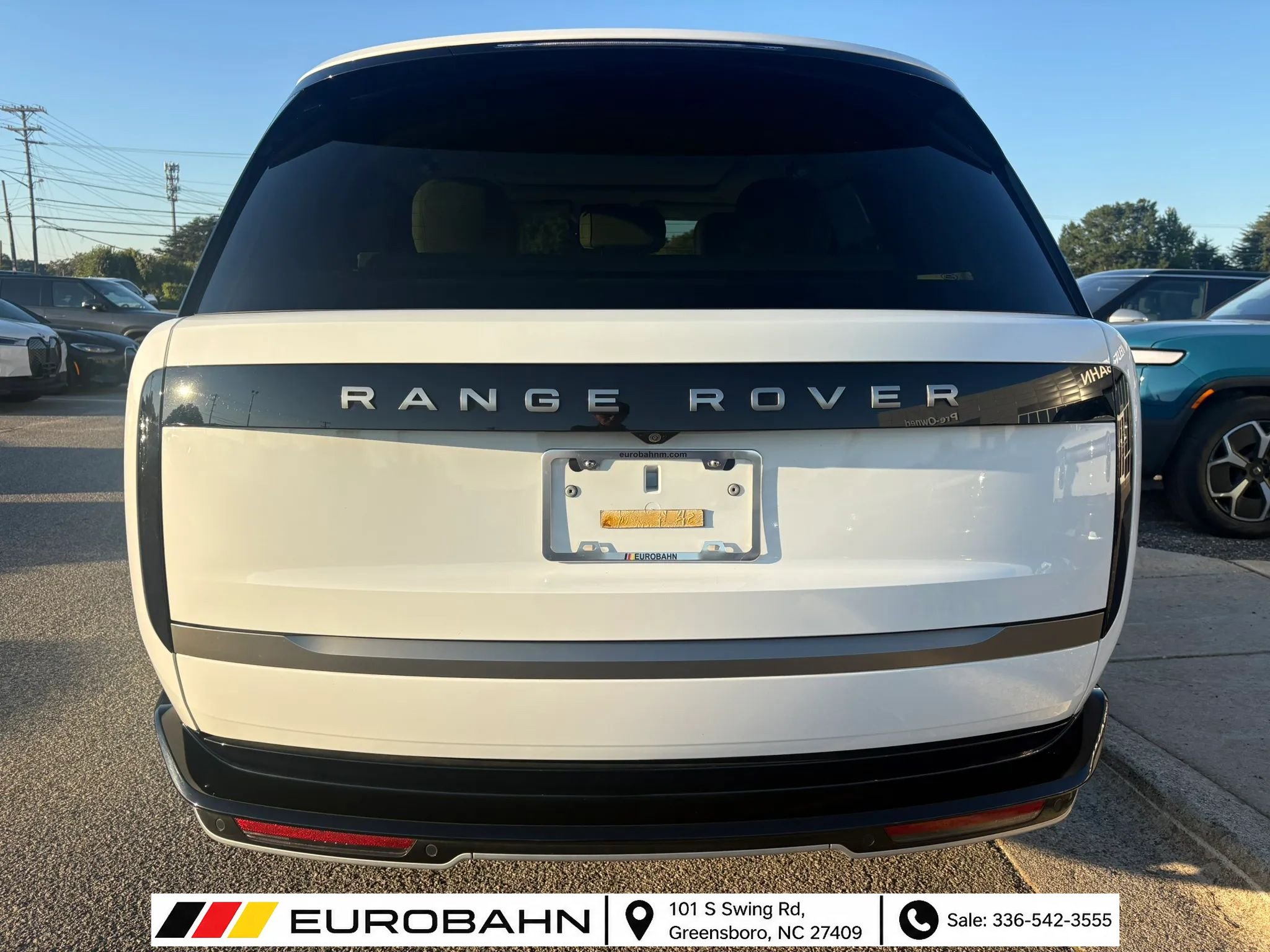 Used 2025 Land Rover Range Rover SE AWD/4WD image 4
