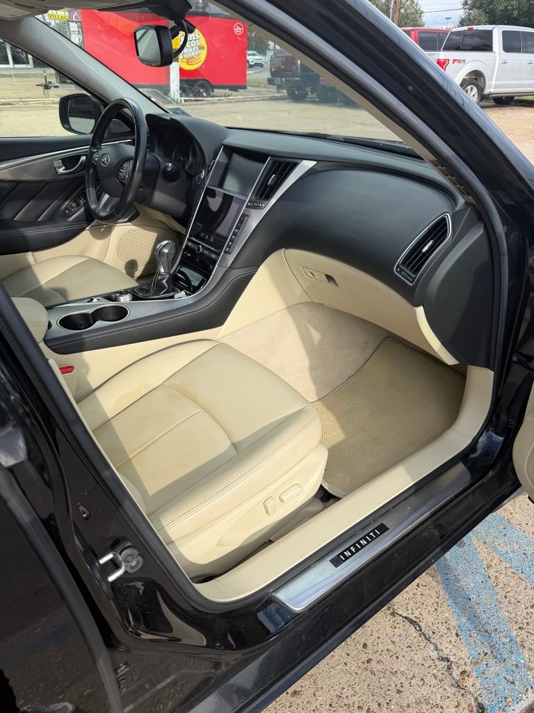 Used 2017 INFINITI Q50 3.0t Premium w/ Driver Assistance Package image 18