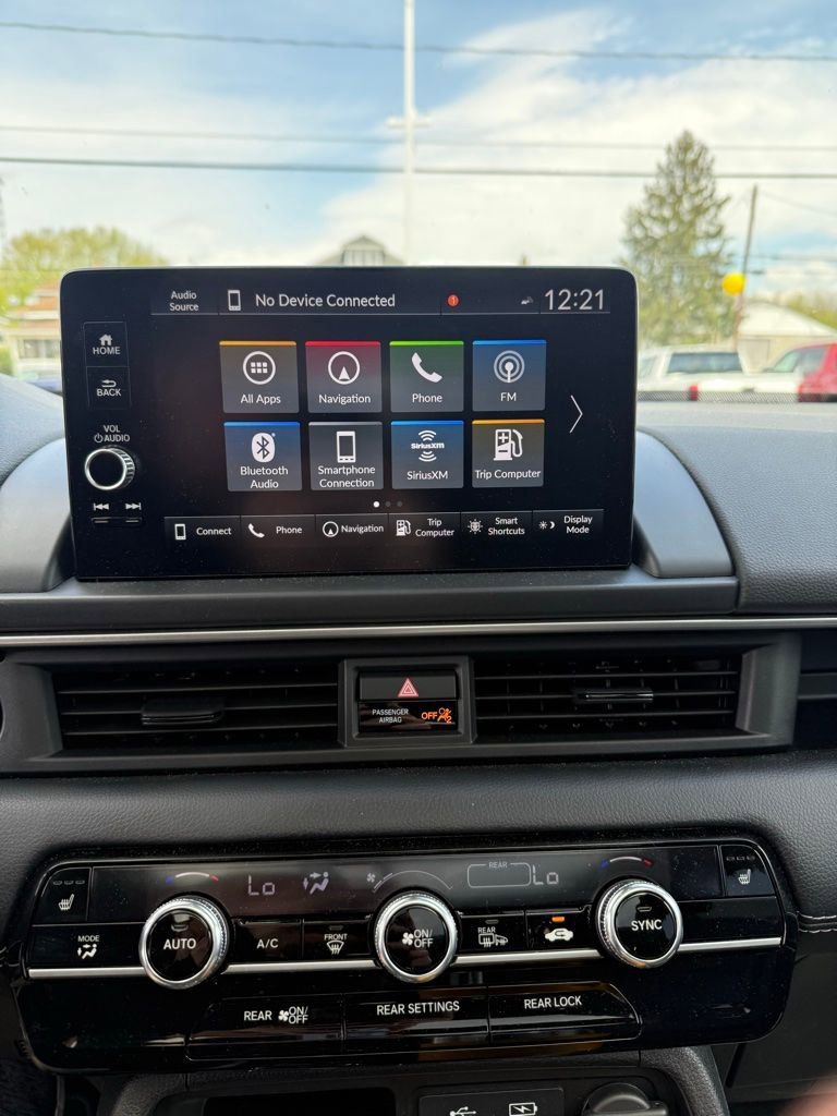 Used 2025 Honda Pilot Touring image 9