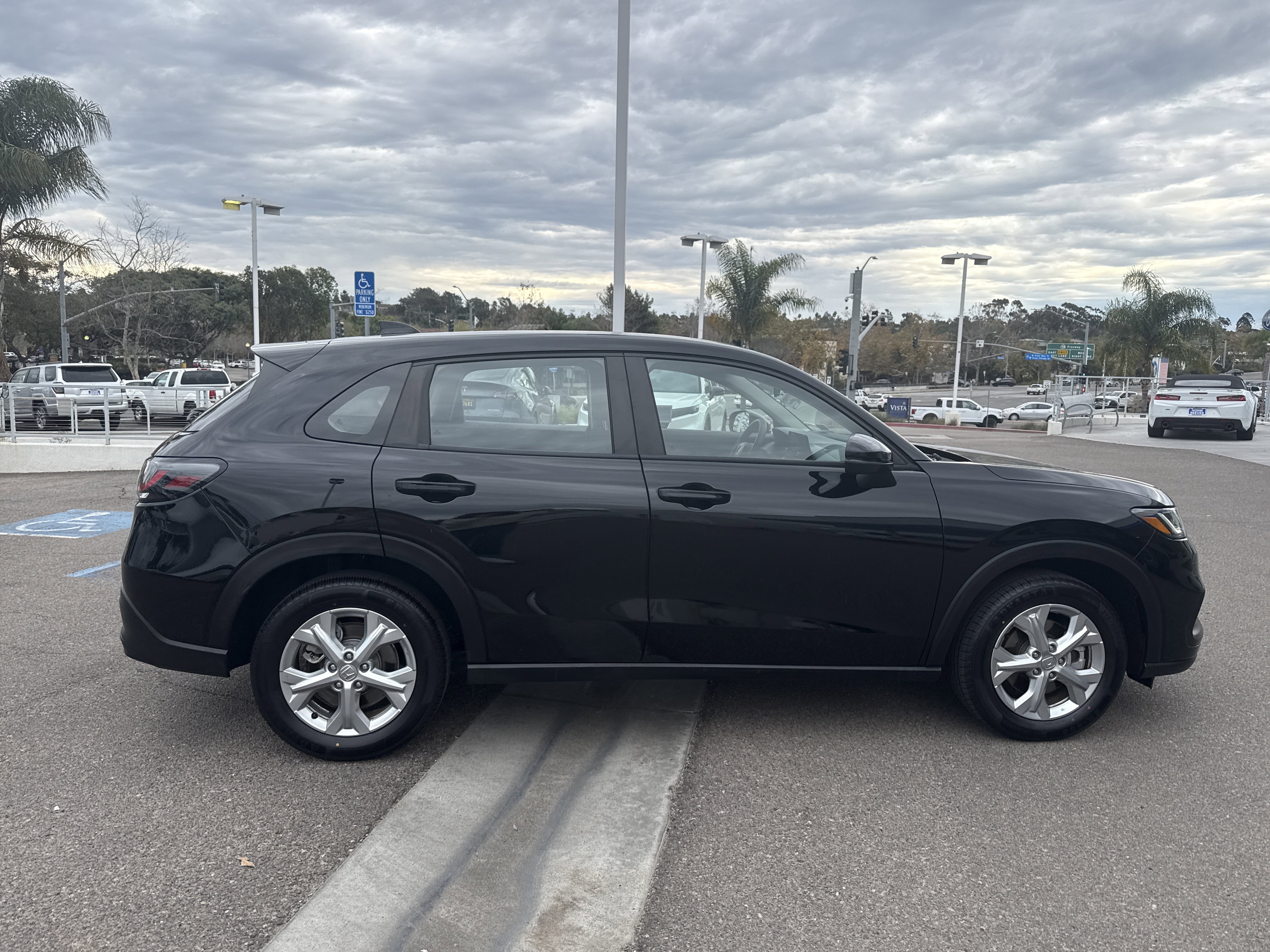 Certified 2023 Honda HR-V LX image 6
