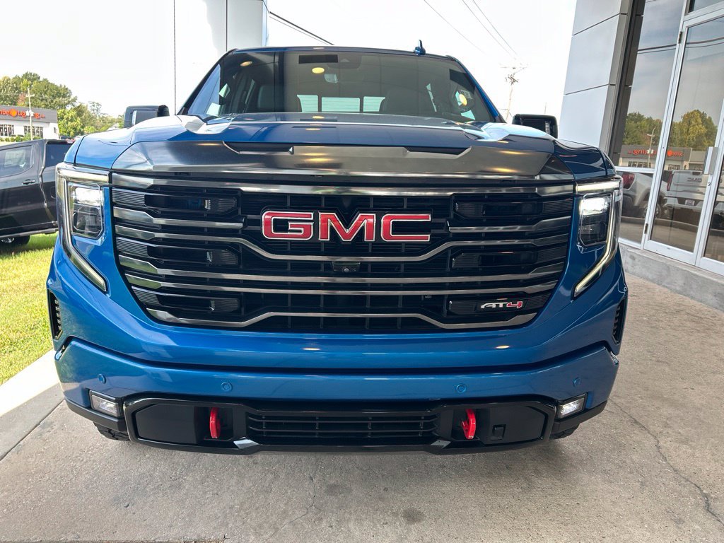 Used 2023 GMC Sierra 1500 AT4 w/ AT4 Premium Package AWD/4WD image 3