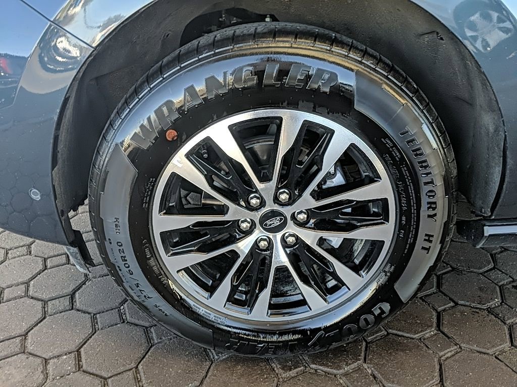 Used 2025 Ford Expedition Platinum image 11