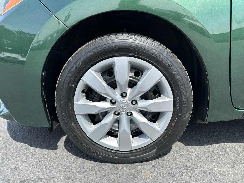 Used 2015 Toyota Corolla LE FWD image 10