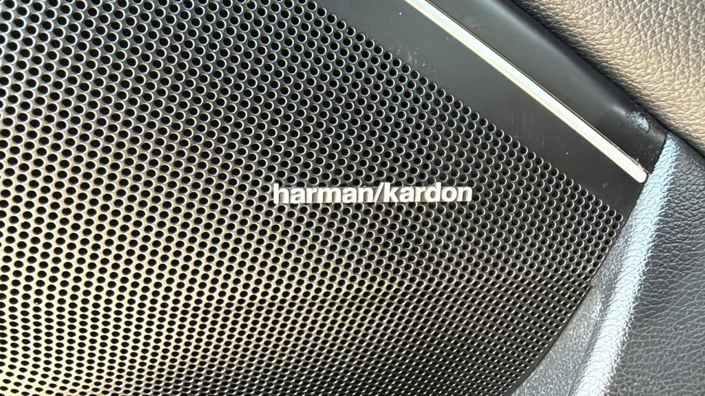 Used 2017 Kia Cadenza Premium w/ Luxury Package image 10