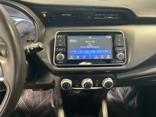 Used 2022 Nissan Kicks S image 10