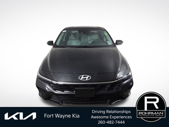 Used 2025 Hyundai Elantra Limited FWD image 3