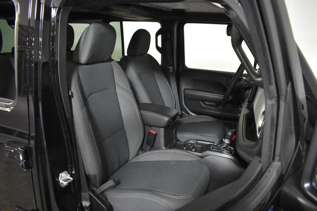 Used 2025 Jeep Wrangler Unlimited Sahara AWD/4WD image 34