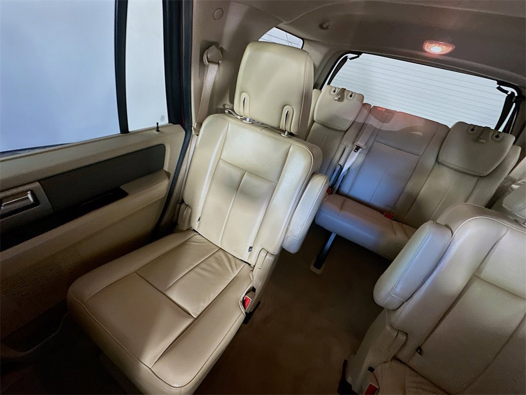 Used 2013 Ford Expedition XLT image 12