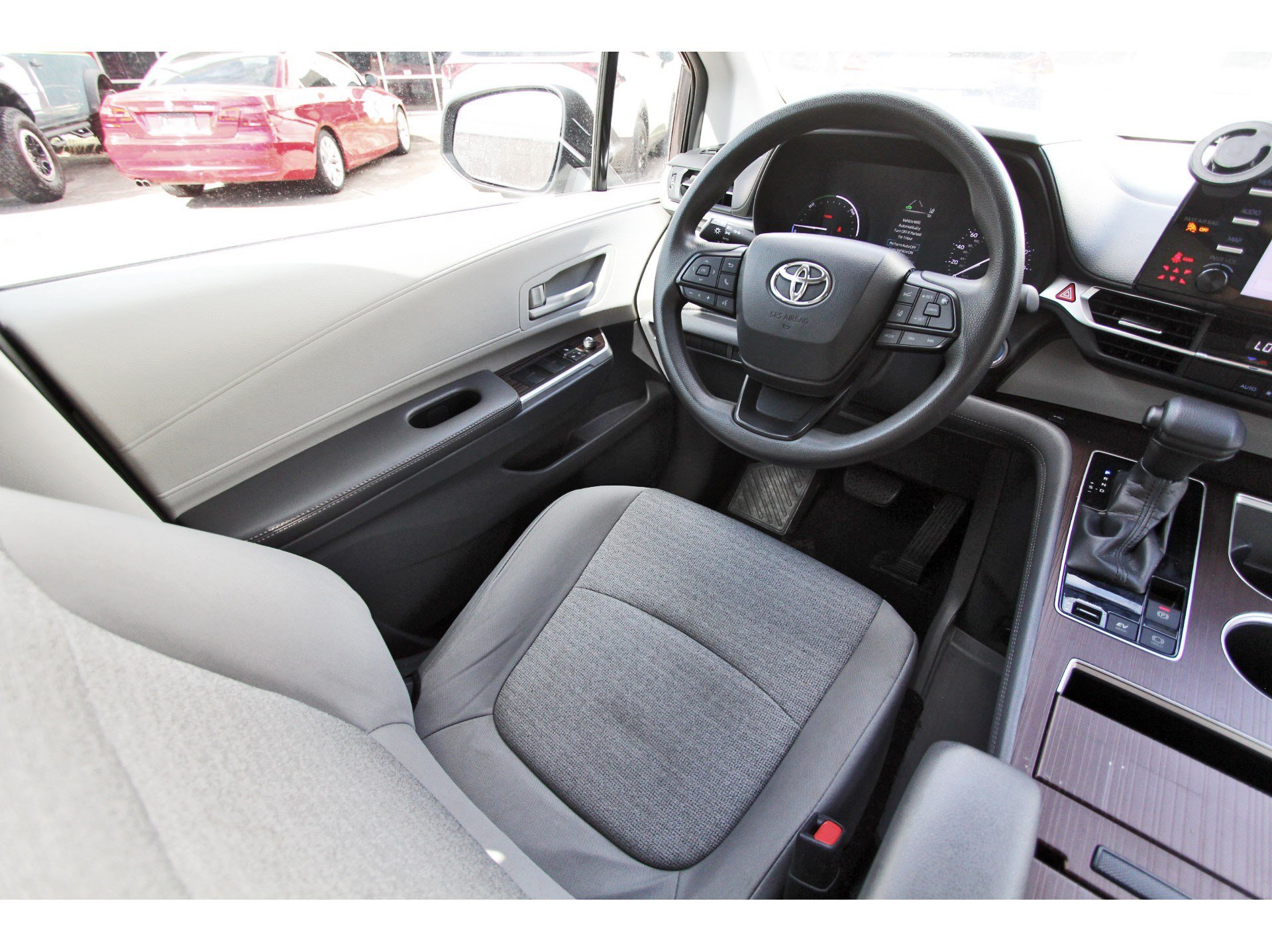 Used 2022 Toyota Sienna LE FWD image 12