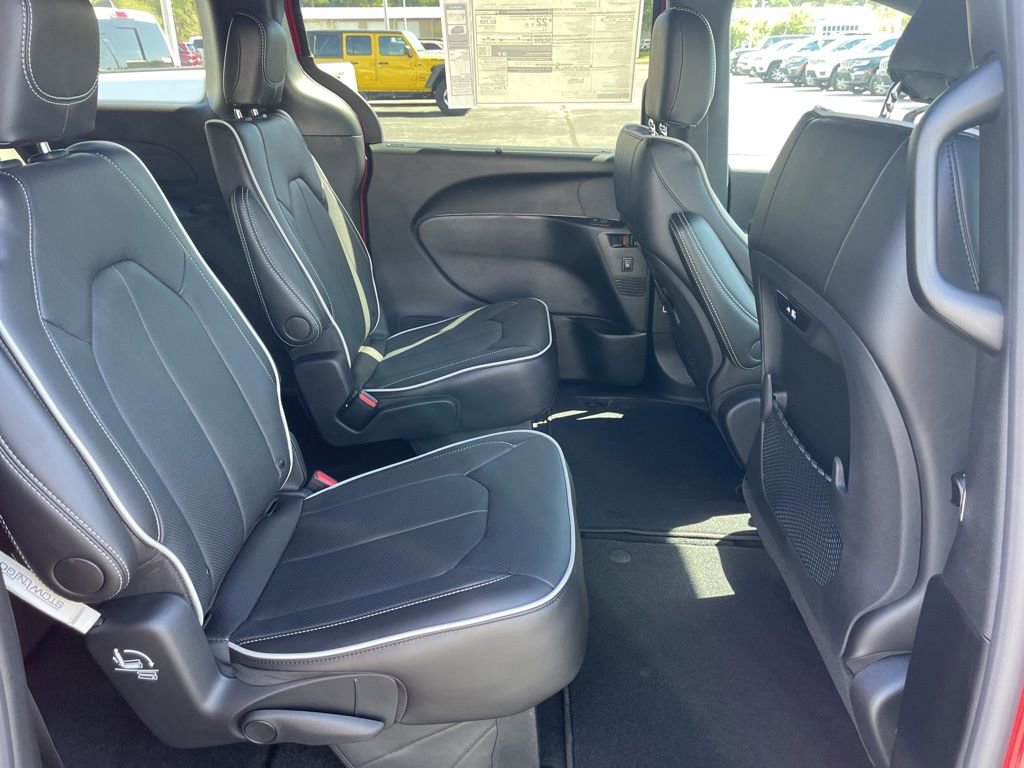 New 2026 Chrysler Pacifica Limited image 17