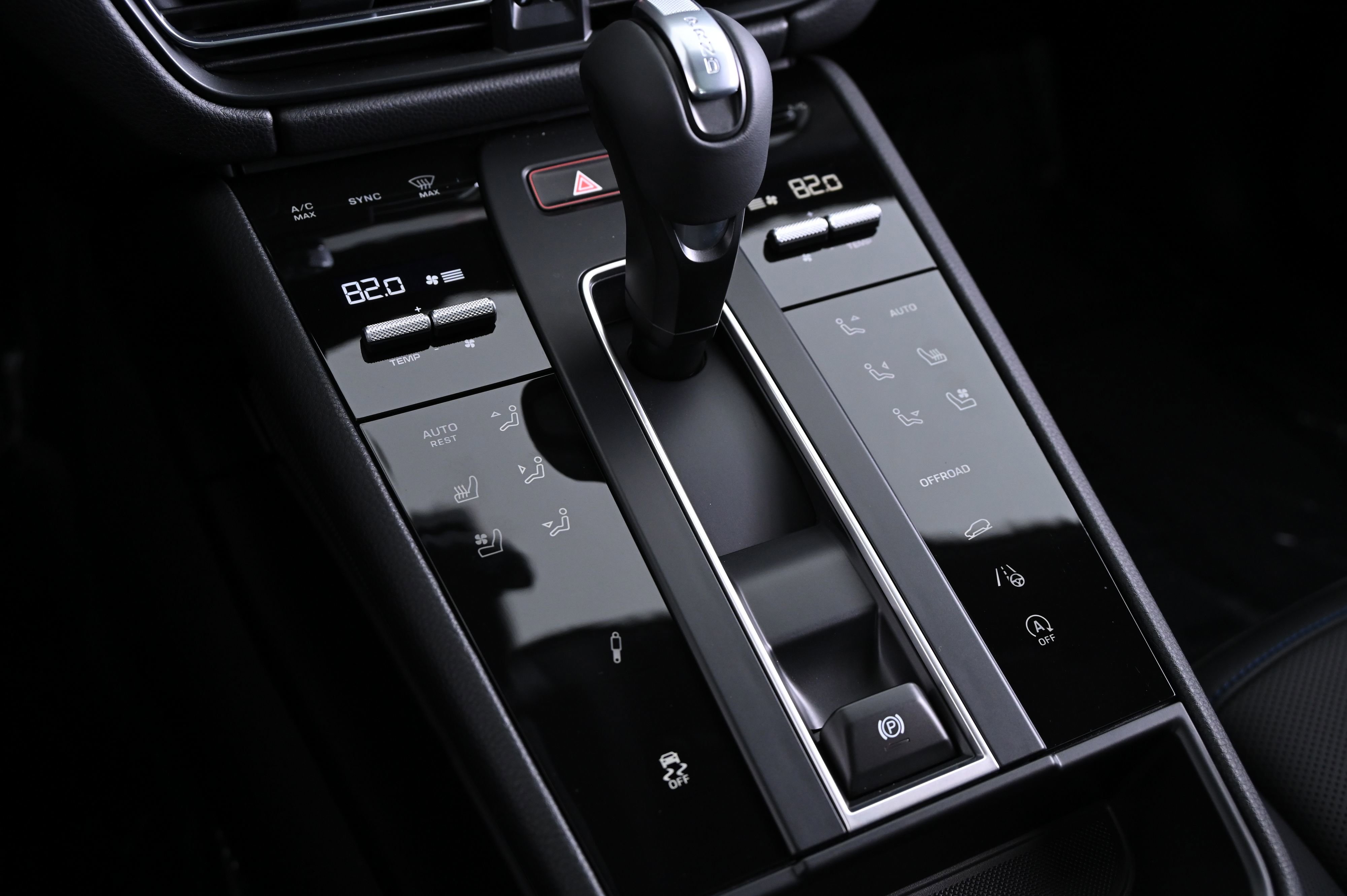 Certified 2025 Porsche Macan image 43