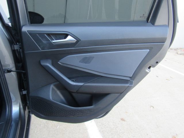 Used 2025 Volkswagen Jetta SE FWD image 23