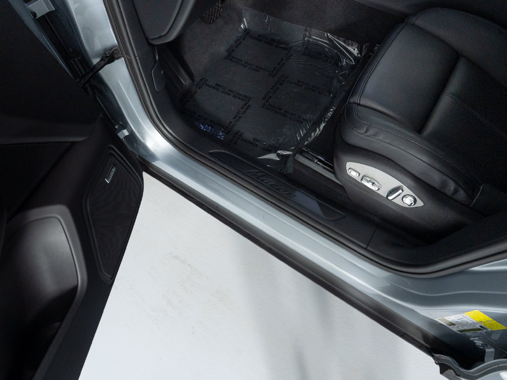 Certified 2026 Porsche Macan AWD/4WD image 22