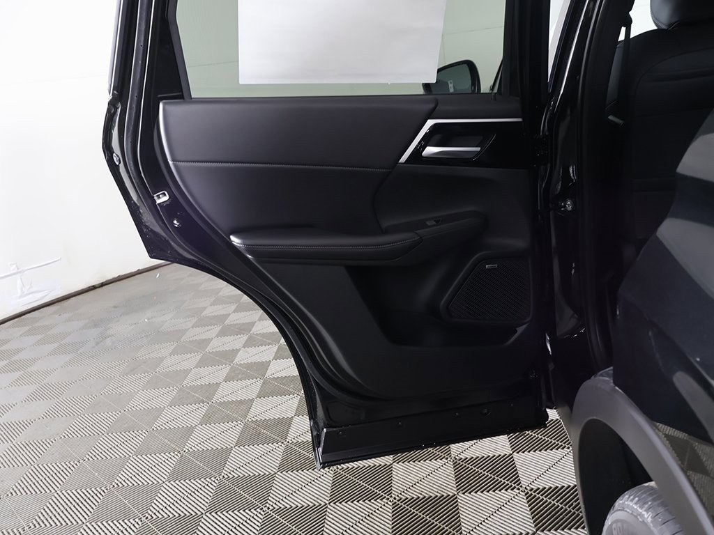 New 2026 Mitsubishi Outlander SE image 24