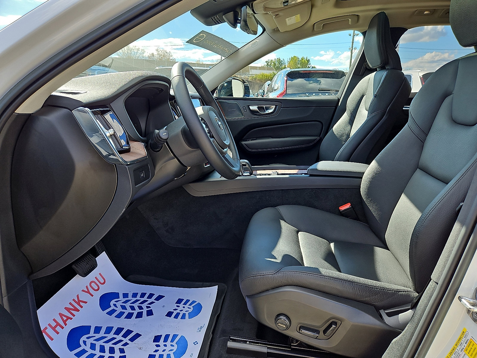 Certified 2023 Volvo XC60 B5 Plus w/ Climate Package image 13