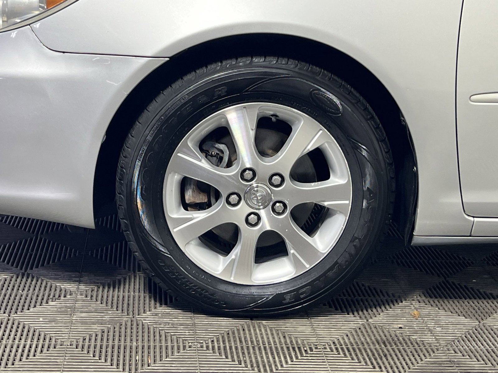 Used 2005 Toyota Camry XLE FWD image 13