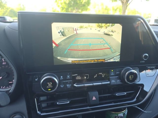Used 2023 Toyota Highlander XLE FWD image 14