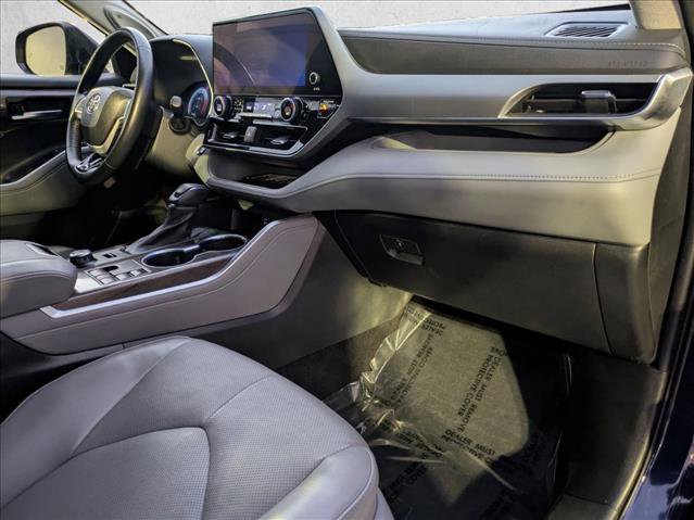 Used 2023 Toyota Highlander Platinum image 22