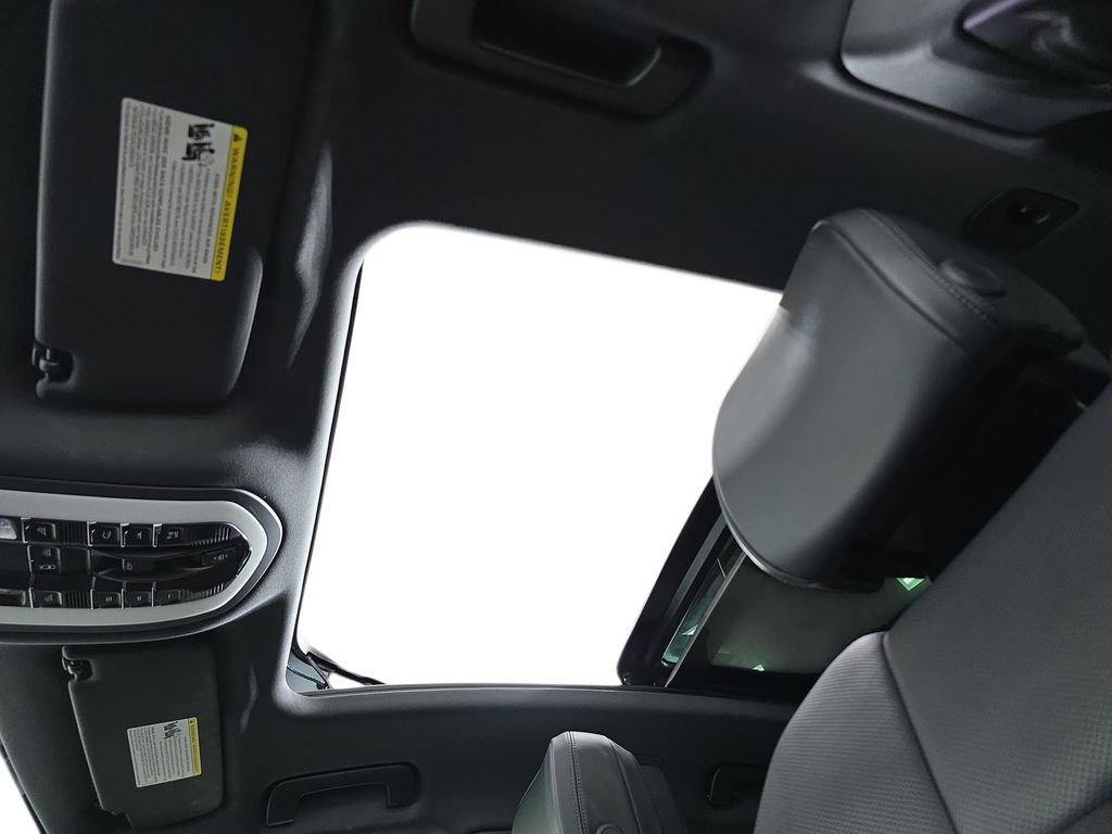 Certified 2025 Porsche Macan image 28