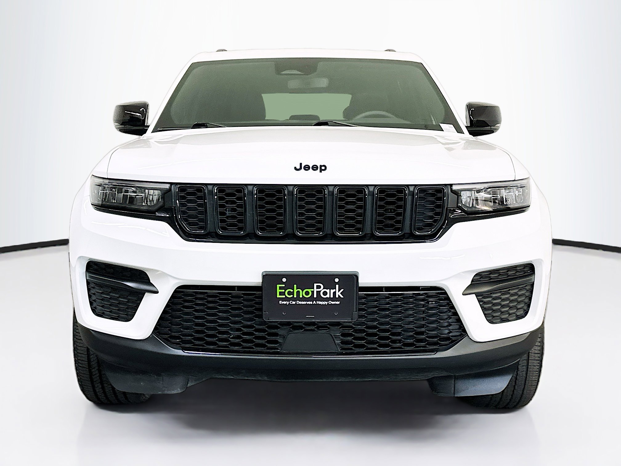 Used 2023 Jeep Grand Cherokee Altitude image 2