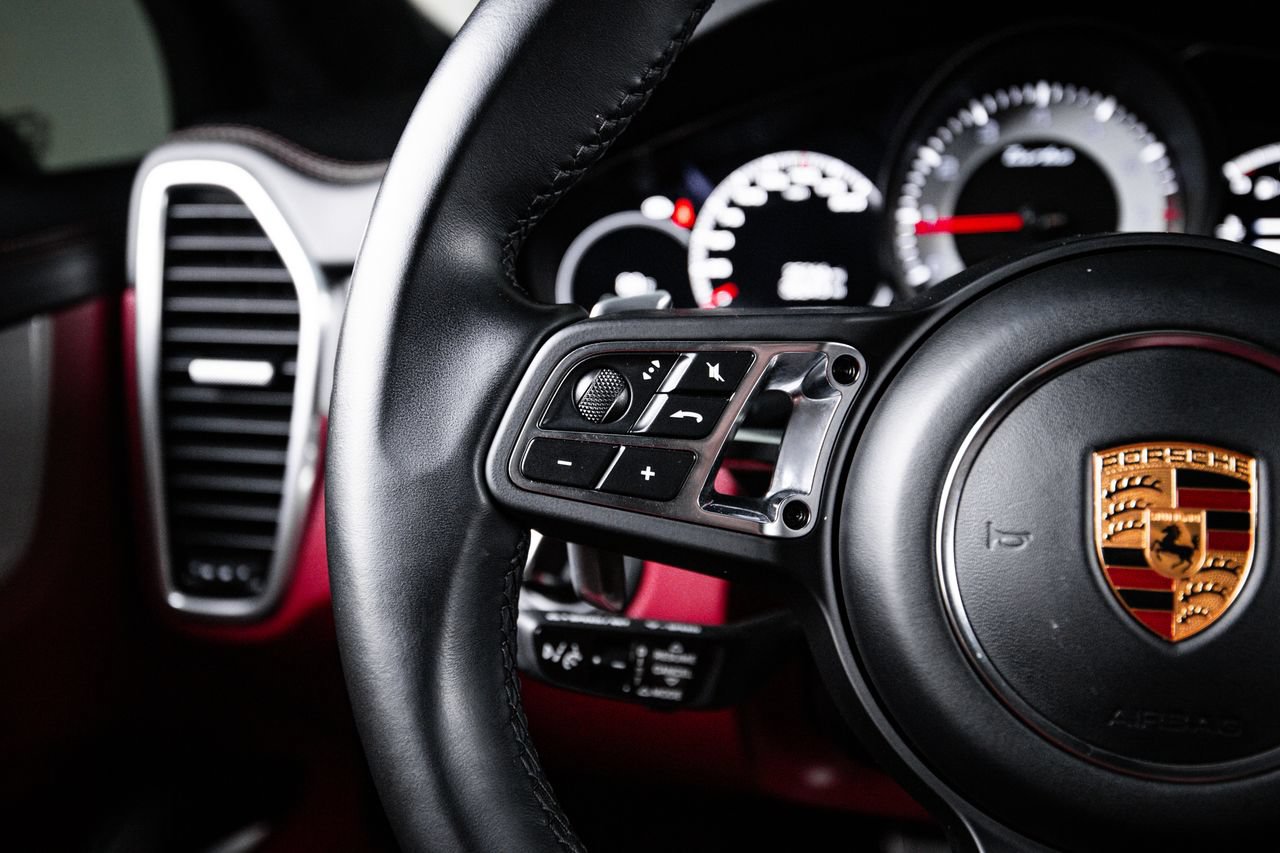 Certified 2022 Porsche Cayenne Turbo AWD/4WD image 17