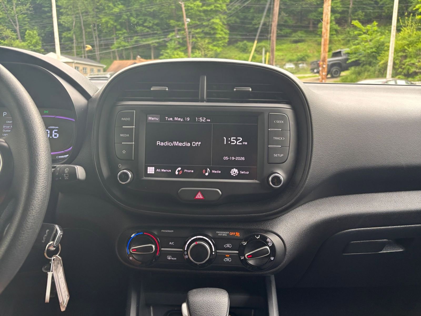 Used 2025 Kia Soul LX w/ LX Technology Package FWD image 17