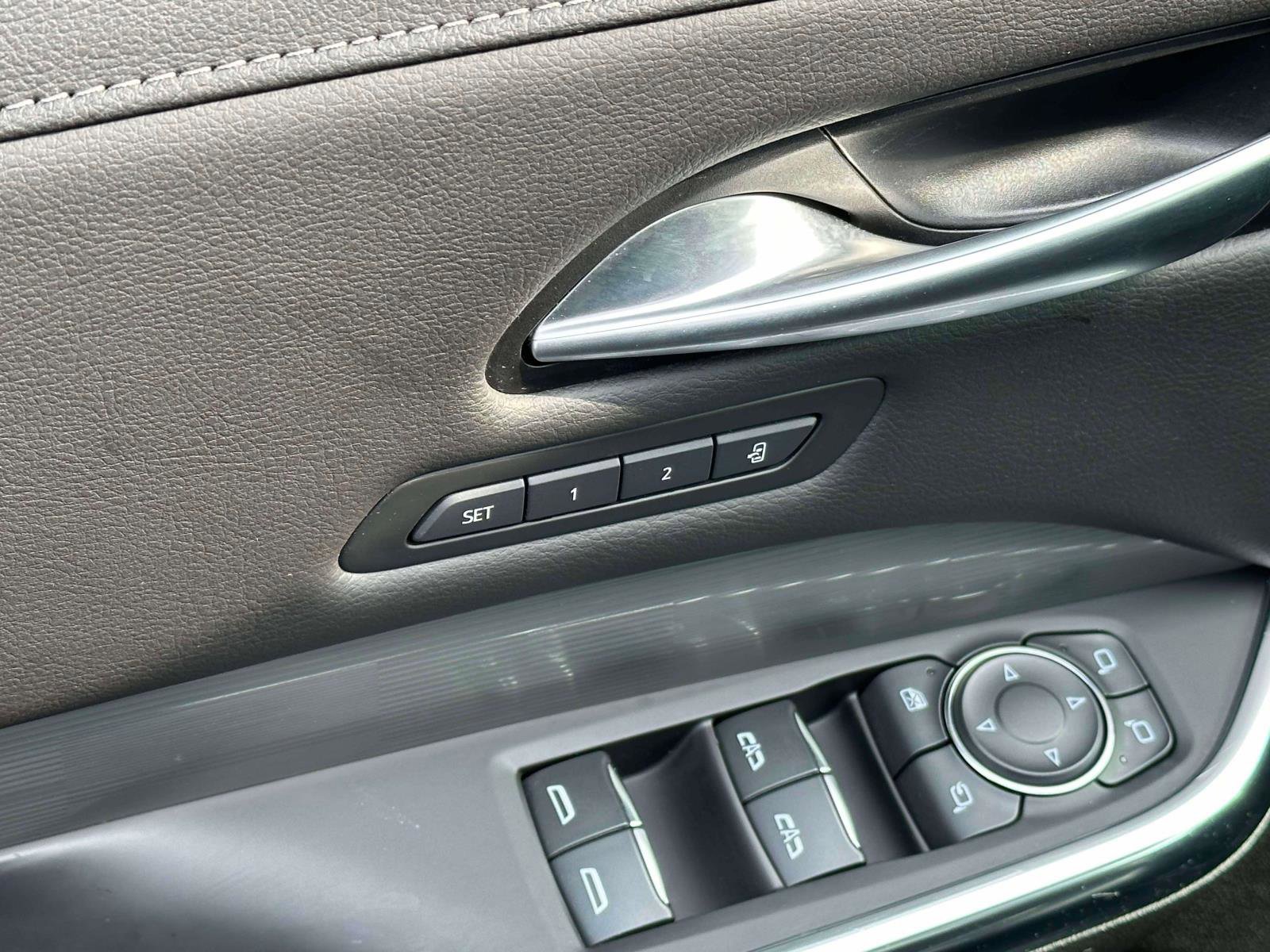 Used 2024 Cadillac XT4 Premium Luxury FWD image 17