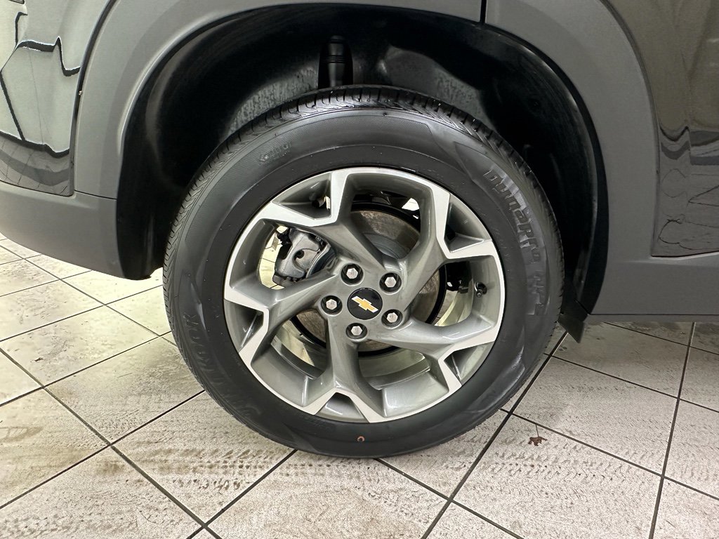 Certified 2025 Chevrolet Trax LT w/ LT Convenience Package image 14