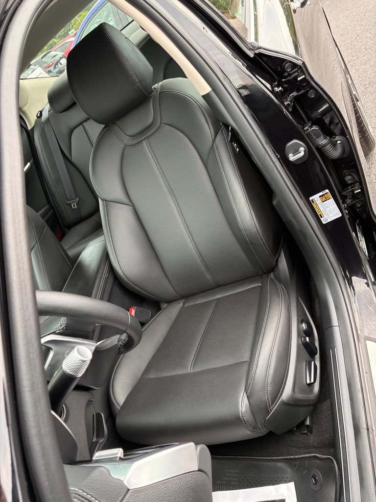 Used 2025 Genesis G70 2.5T AWD/4WD image 17