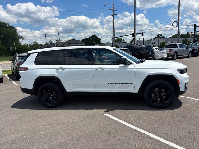 Used 2025 Jeep Grand Cherokee L Limited w/ Black Appearance Package AWD/4WD image 30