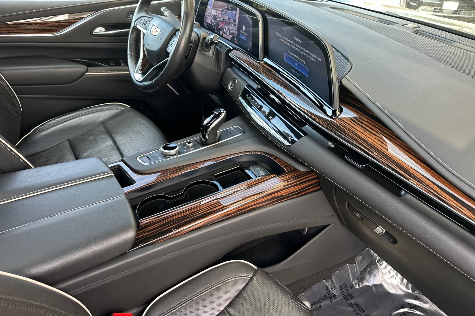 Used 2024 Cadillac Escalade Premium Luxury w/ Performance Package image 21