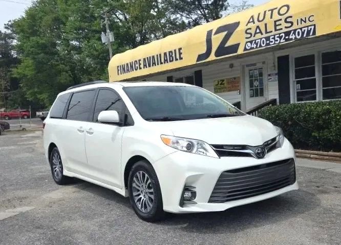 Used 2018 Toyota Sienna XLE w/ XLE Navigation Package