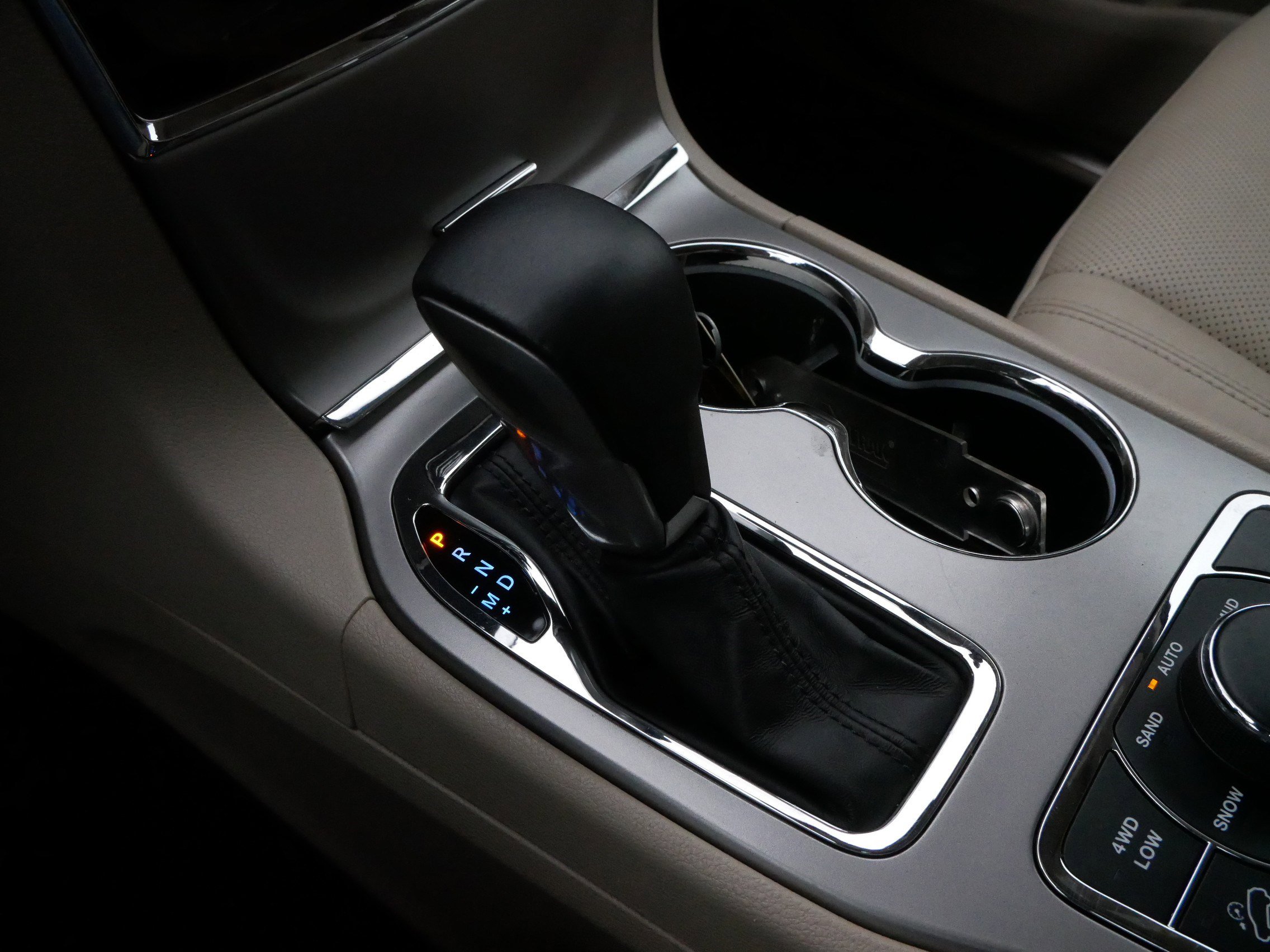 Used 2020 Jeep Grand Cherokee Limited w/ Luxury Group II image 24