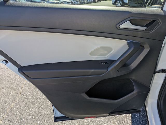 Used 2021 Volkswagen Tiguan SE image 27