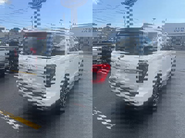 Used 2024 Ford Expedition Max XLT image 5