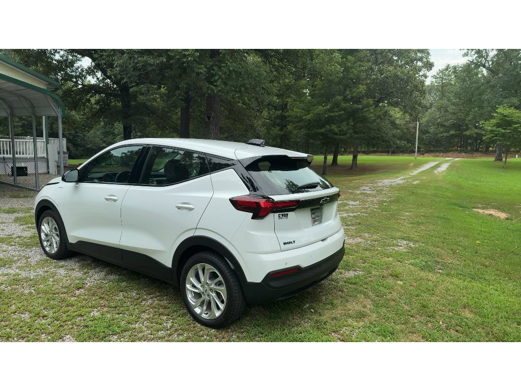 Used 2027 Chevrolet Bolt LT w/ Comfort Package FWD image 6