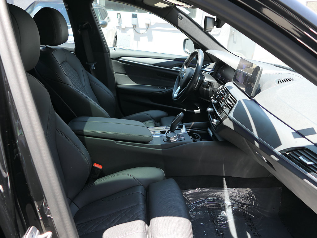 Used 2023 BMW 530i w/ Convenience Package RWD image 27