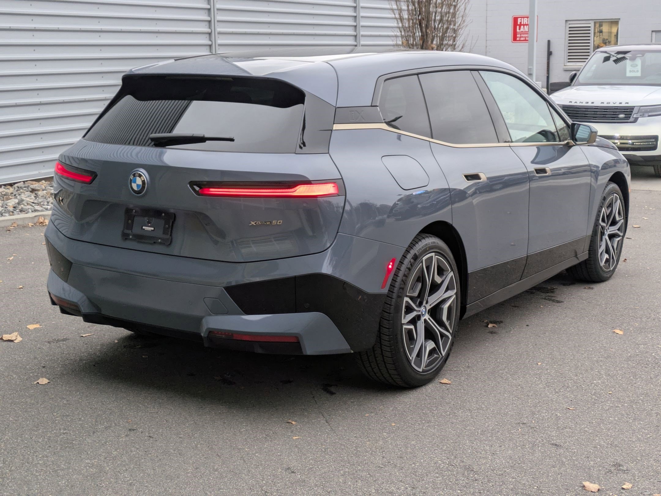 Used 2022 BMW iX xDrive50 w/ Premium Package image 3