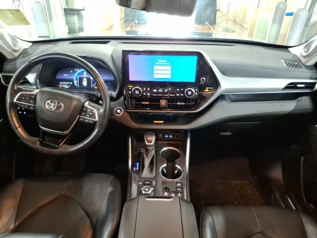 Used 2023 Toyota Highlander Platinum image 7