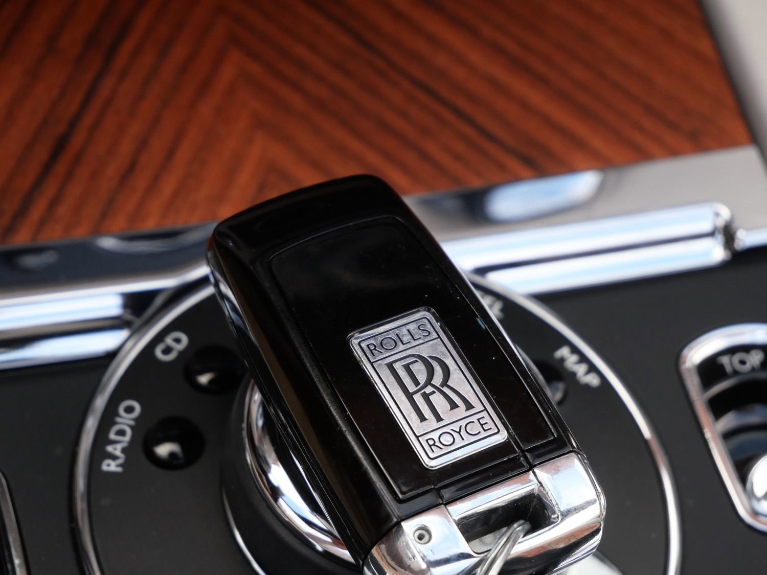 Used 2017 Rolls-Royce Dawn RWD image 36